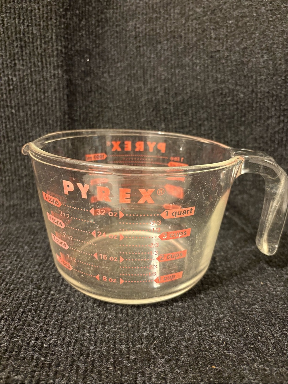 Pyrex 4 cup measuring cup